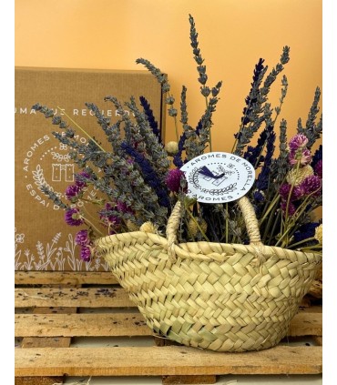 Capazo de palma con flores de lavanda y amaranto,  100% Mediterráneo !